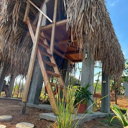Hotel Sasy Tipis Santa Catalina Exterior foto